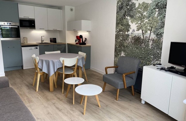 Pleasant T2 apartment on the ground floor of a quiet residence, 400m from the main beach of St Cast, 1.