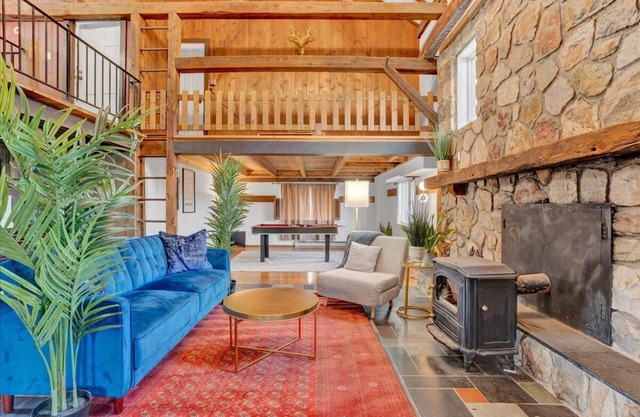 *Poconos Cave Indoor Heated Pool/Private Pond*