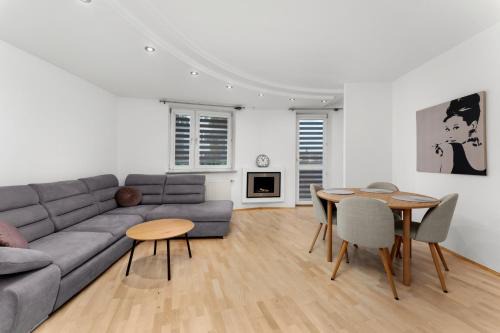 Pod Fortem Homely Apartment by BookingHost