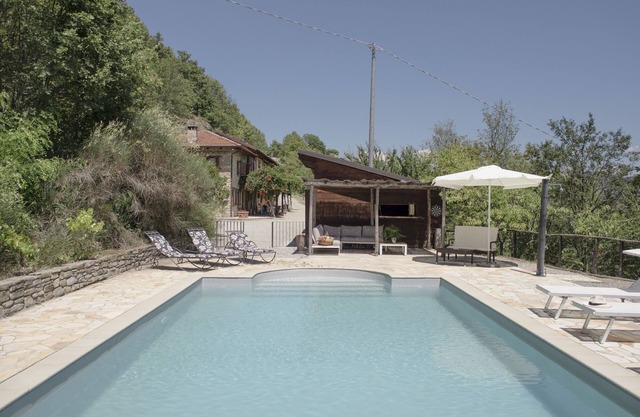 PODERE LA MARZA Denice: in the heart of the Piedmontese Langhe with private pool