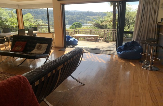 Pohutukawa Lake House. Relax in comfort in our well equipped lake house.
