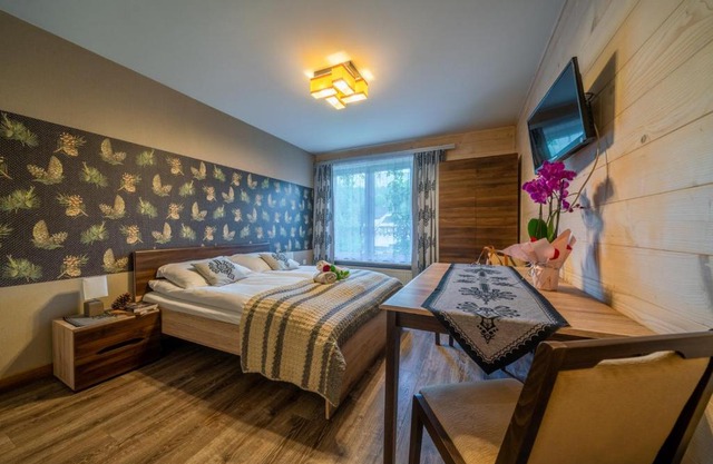 Pokoje z widokiem na góry i Prywatny Domek z zadaszoną altaną - grillem i ogniskiem.