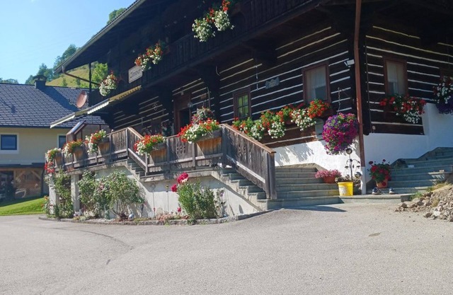 Poltlhof - Doppelzimmer, Dusche und Bad, WC, Bergseite