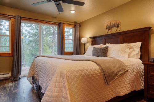 Ponderosa Cabin at Highland Meadows