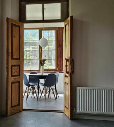 Ponti House Dilijan - beautiful 2 bedroom house and separate 1 bed unit, sleeps 6