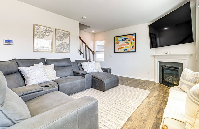 Pool Access, 2 Mi to Main St: Fountain Inn Home!