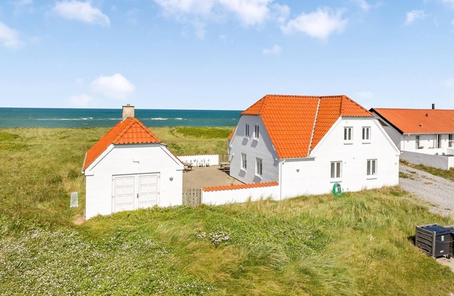 Pool and activity house with a fantastic view of the North Sea.