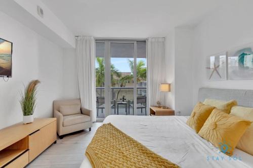 Pool Apartment with Balcony Near Beach