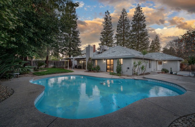 Pool| Game Room|3/2|Sleeps 10:Class Act in Fresno!