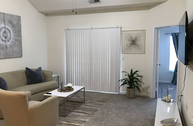 "Pool/Gym (2bd 2bth, with upstairs loft) 5 Star