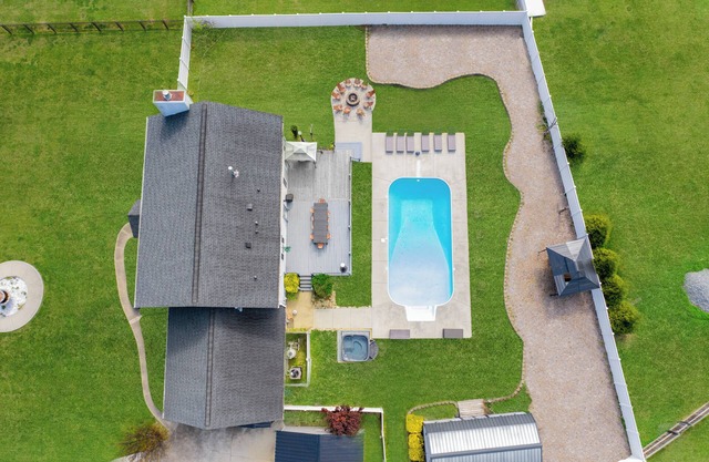 Pool, Hot-tub, Fire-pit, Pool Table, King Beds