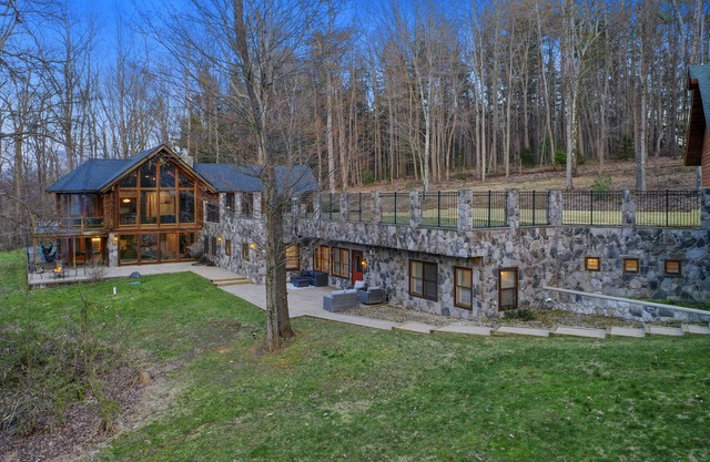 Pool, Hot tub, Sauna, sleeps 29!