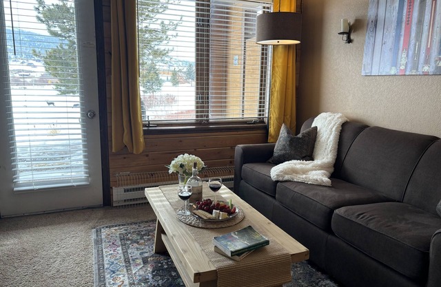 Pool~Hot Tubs~Views~Sleeps 4~Studio~Free WiFi~Near RMNP & Winter Park! 18