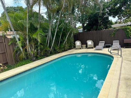 Pool house 3 bedroom 2 bathroom