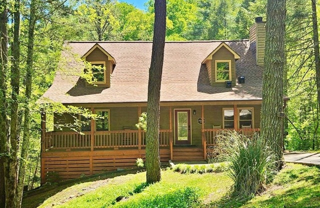 Pool Table ✰Hot Tub ✰Whirlpool Bath ✰Seasonal Swimming ✰3 bdrm/3 bath