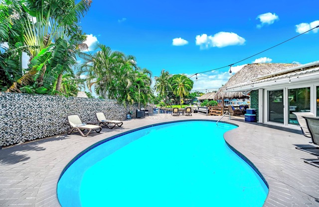 Pool! Waterfront+Tiki Hut Bar! Golf Cart Included!