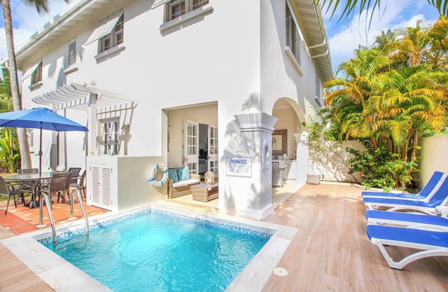 Poolside Home, Short Walk to Beach - Turtle View 10