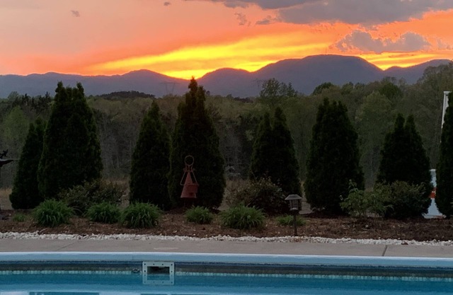 Poolside Mountain Views and Outdoor Living