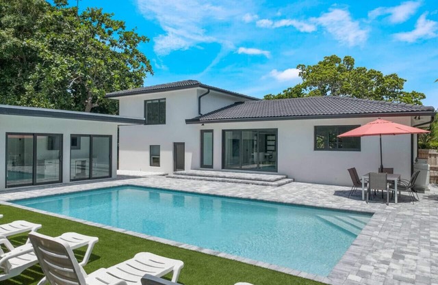 Poolside Retreat | Near the Ave