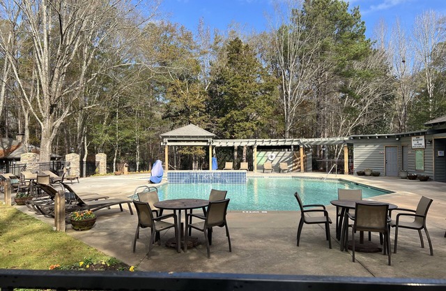 Poolside Villa Near Callaway