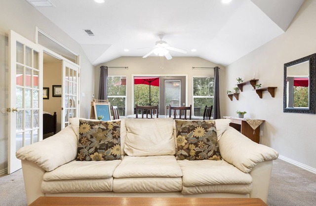 ✦Poppy's Place✦ South Austin Guest House