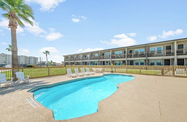 Port Aransas Getaway | Steps to Beach Boardwalk + Pool Access