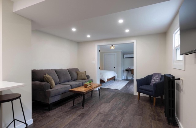 Port Beach Retreat - Modern & Cozy Stay!