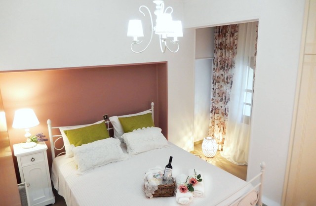 Portico Cozy Home in KaryanTwo bedroom apartmentn