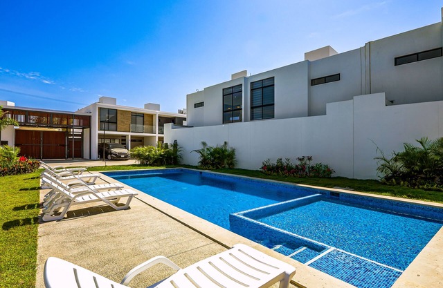 Porto Residencial, Unit 10 | Sunny house in Nuevo Vallarta with pool access