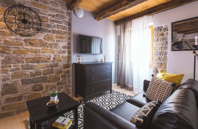 Portole Suite 2 Summa