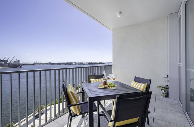Portside On Honeysuckle - Harbour - CBD - Parking