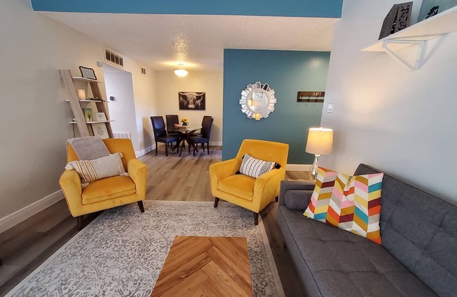 Posh Cozy 2 Bedroom Condo in Med Center/NRG