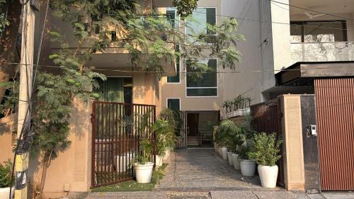 Posh Suites - Golf Course Road