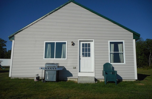 Post and beam cabin with bunk beds