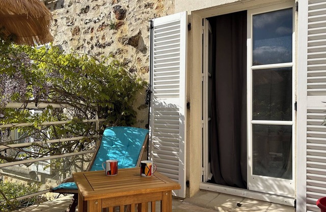 Pour les J O 16 jours. 375 € /jours Maison village CHAMBRE. 1 chien accepté