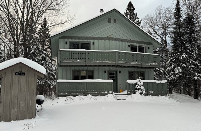 Powdery Peak Ski Chalet- Where Mountain Memories Begin