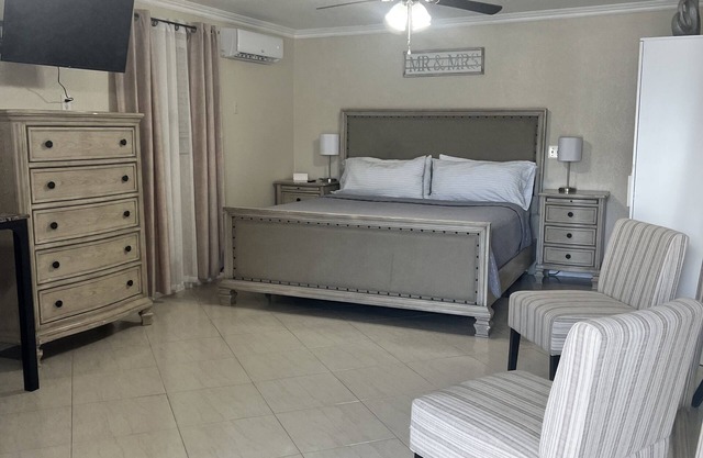 Powhatan suite just 5 mins away from Raymond James Stadium.