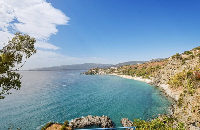 Practical apartment for a relaxing stay on the outskirts of Zambrone.