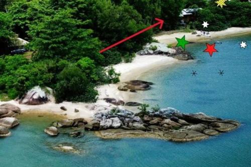 Praia particular, vista exclusiva e conforto total