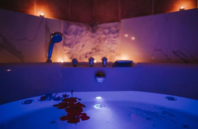 Preciosa casa-cueva con bañera