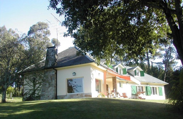 PRECIOSO CHALET EN EL CAMPO CON 9.000 METROS DE JARDIN