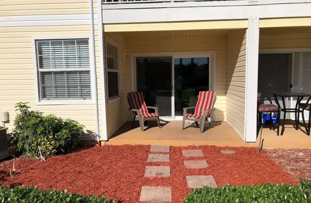 Precious Condo, 3 Blocks to Beach. Happy Place!
