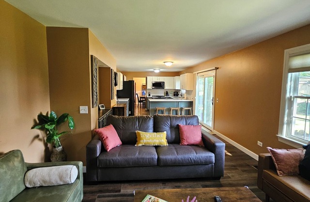 Premier 4BR/2.5BA Home: Across from Great Wolf Lodge & Mins to Six Flags, I-94!