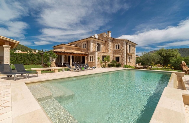PREMIUM: GRAND AND ELEGANT VILLA