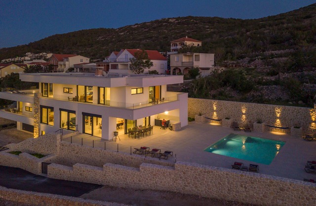 Premium Luxury villa Sea Star with breathtaking view near the sea + big pool