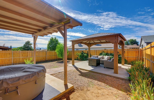 Prescott Valley Retreat w/Hot Tub & Kayaks