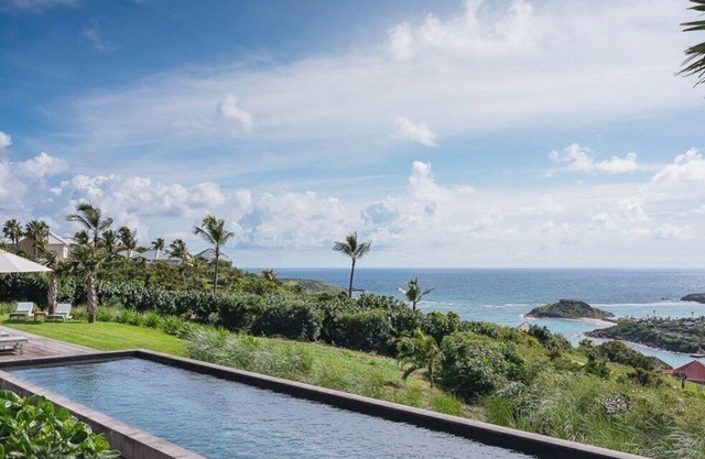 Prestigious 5 BDRM Luxury Villa