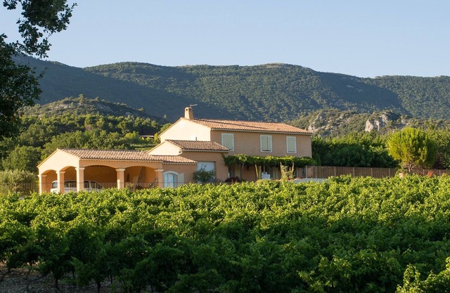 Prestigious South Luberon house in quiet location, air-conditioned with heated pool