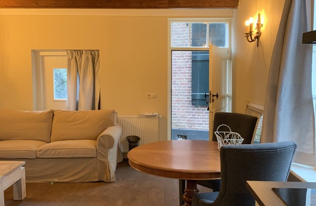 Pretty and cozy Guesthouse in centre of Huizen!