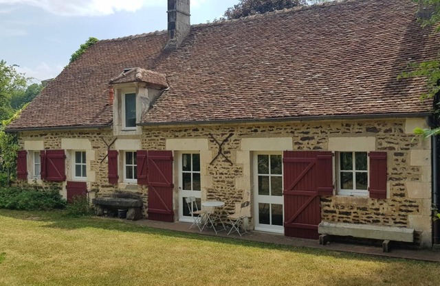 Pretty country house with large garden